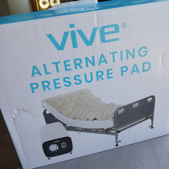 MedAir Eco Powered Pressure Reducing Air Mattress new with used electric pump - Picture 15 of 15